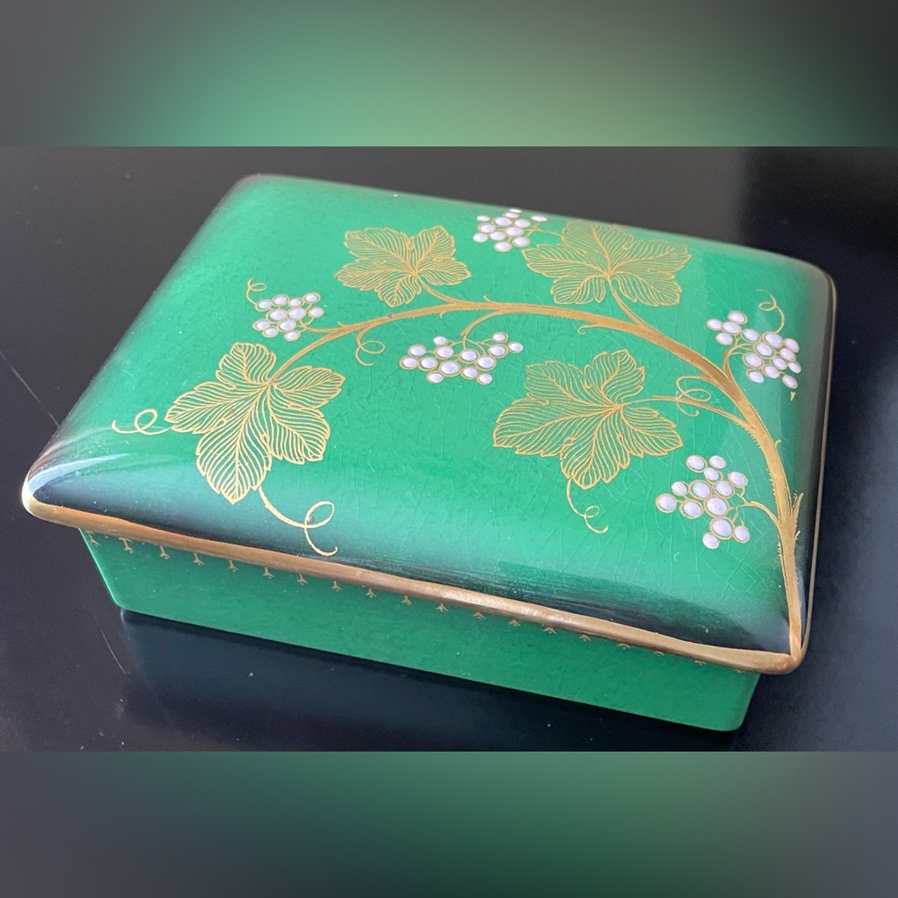 Vintage Carlton Ware Green and Gold Trinket Box - Vert Royale